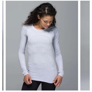 Lululemon Swiftly Tech Long Sleeve Crew in Heathered Silver Fox sz 4